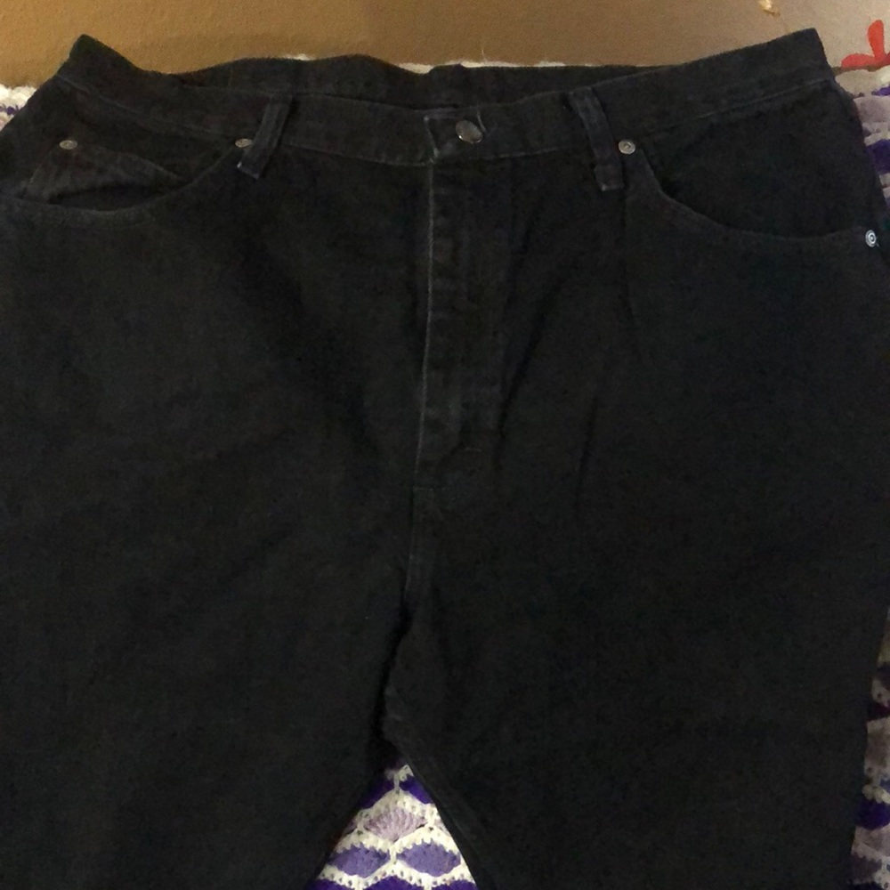 Mens Wrangler relaxed fit jeans.  38x32